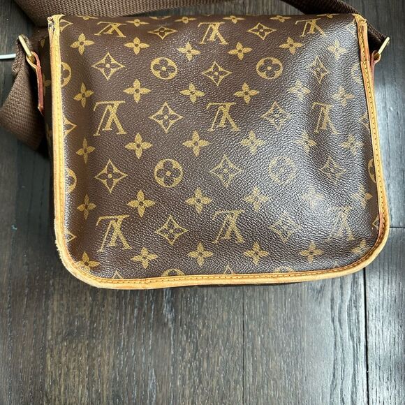 Louis Vuitton Bosphore Messenger PM Crossbody Bag monogram - Picture 2 of 15
